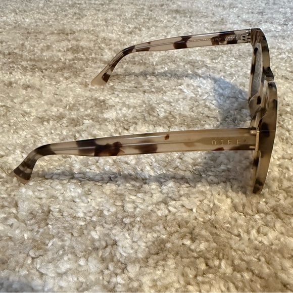 DIFF Bella II oversized square shape sunglasses. UV Protection. New! - Picture 3 of 5